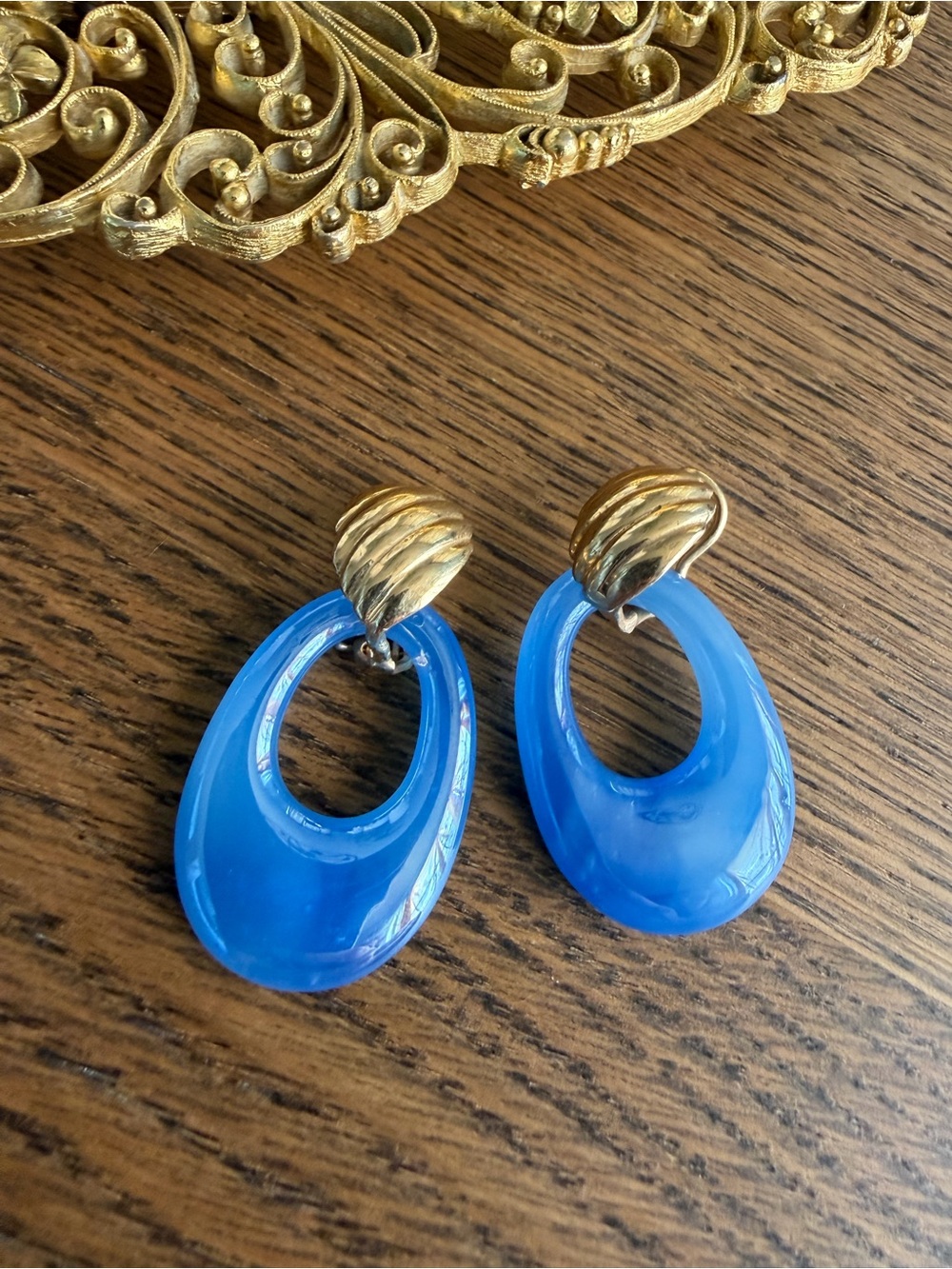 Vintage 80s Mod Blue Lucite Door Knocker Hoop Earrings Gold Shell